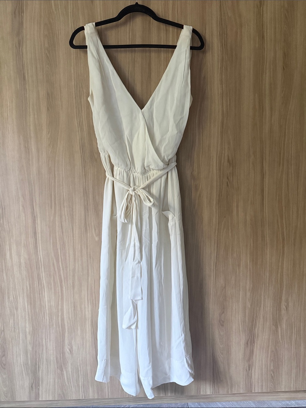 Aritzia Babaton Cream Sleeveless V-Neck Jumpsuit